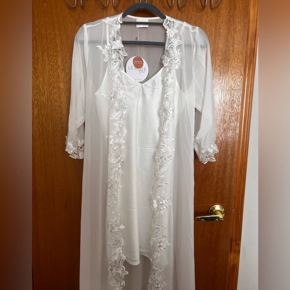 Le Rose Iris Bridal Lace Trim Maxi Robe w Slip White XS/S NWT Sold Out - Picture 6 of 8